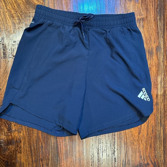 NWT! ADIDAS Mens AEROREADY DESIGNED FOR MOVEMENT SHORTS 7" Legend Ink - Picture 4 of 9